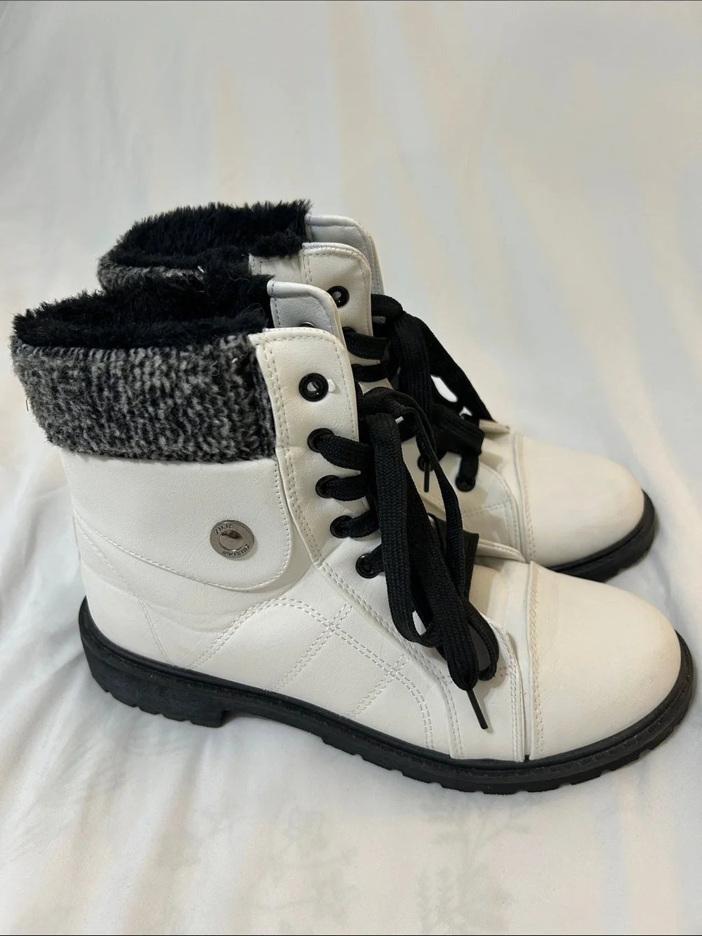 Women's White Lace-Up Faux Fur Collar Ankle Boots